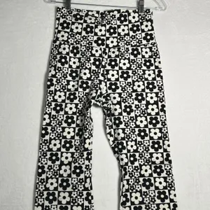 Wild Fable Women's Black White Flower‎ Power Flare Pants Size S thumbnail 6