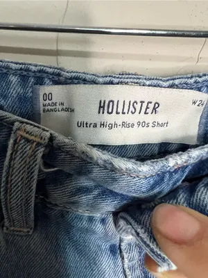 Hollister Ultra High Rise 90’s Raw Hem‎ Denim Shorts thumbnail 4