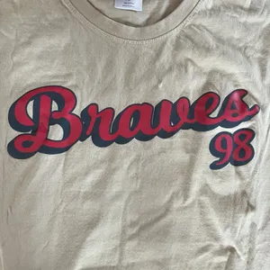 Morgan Wallen 98’ Braves Off White T Shirt Size Large EUC Two Sided thumbnail 4