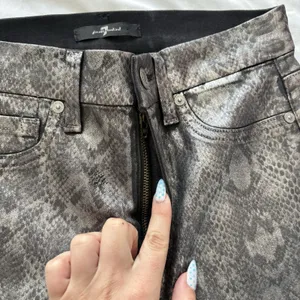 7 For All Mankind Jeans Womens 26 High Rise Gray Snake Print‎ Skinny Stretch thumbnail 6