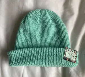 NWOT beanie thumbnail 1