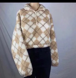 NEW Hollister sweater thumbnail 5