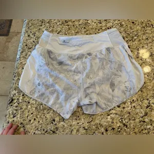 Lululemon Real Quick Short *Perforated 3.5" Jasmine White Multi size 6 thumbnail 5