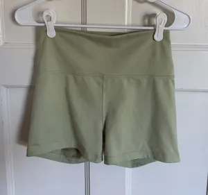 Reformation light green EcoStretch bike‎ shorts size medium thumbnail 1