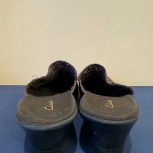 Clarks 8 M Women Brown‎ Leather Button Accent Clogs Mules Slip On Slides 8 M thumbnail 4
