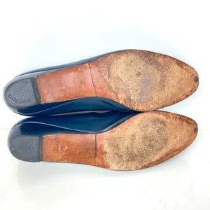 FERRAGAMO Vintage Navy Blue Leather Shoes Heels Brass Bows - Size 8.5 AAAA thumbnail 9