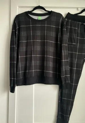 NWOT Honeydew Super Soft 2 Piece Pajama Set Black Plaid Long Sleeve Pant M thumbnail 1