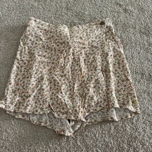 American Eagle Outfitters Skort thumbnail 1