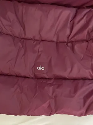 ALO Yoga NWT Gold Rush Puffer Jacket Burgundy with Zipper pockets Size S thumbnail 12