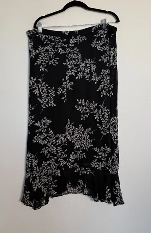 Vintage Romantic Black Floral Print Midi Skirt with Ruffle Hem thumbnail 1