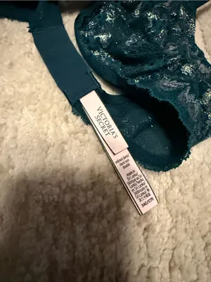 NWOT Victoria Secret Green Lace Bra 34C thumbnail 4