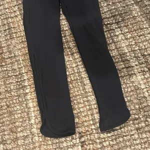 Free People Women's Black Cut-Out Athletic Leggings‎ Size XS thumbnail 2