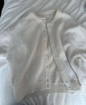 White Cardigan Size L thumbnail 1