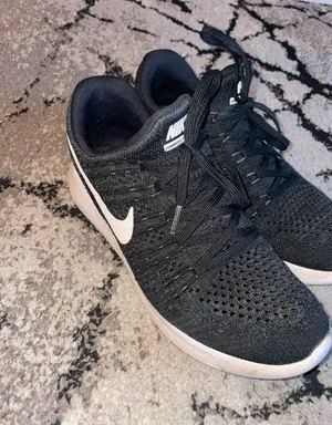 ⚠️SOLD⚠️gym shoes Black Size 8.5 thumbnail 6