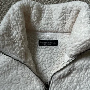 Abercrombie Sherpa Faux Fur Half Zip Sweatshirt Pullover - Small thumbnail 3