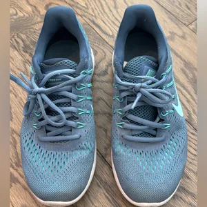 Nike Teal Athletic Shoes size 7 thumbnail 2