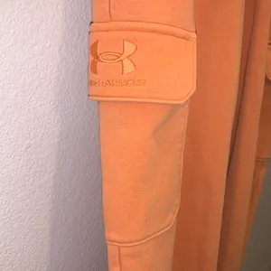 Under Armour Playback Orange Cargo Jogger SweatPants Loose Fit thumbnail 4