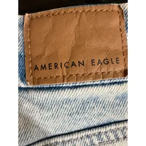 American Eagle Curvy Mom Shorts Womens 6 Light Wash Distressed‎ Super High Rise thumbnail 7