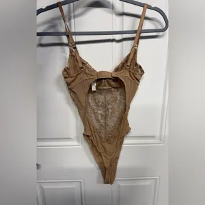 Babaton‎ Aritzia Beige Brown Lace Bodysuit Feminine Coquette Sheer thumbnail 4