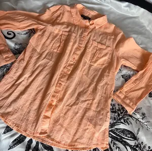 Banana Republic peach button-up blouse thumbnail 5