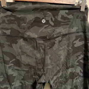 Lululemon Align Crop *21" Incognito Camo Multi Gator Green- Size 10 thumbnail 2