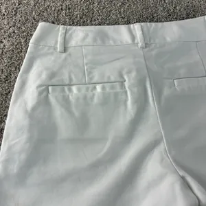 Lilly Pulitzer Women's White Bermuda Shorts‎ Pockets Golf Preppy Casual Size 2 thumbnail 3