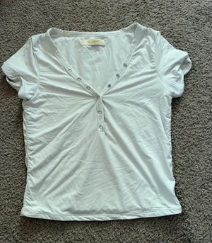 White top thumbnail 1