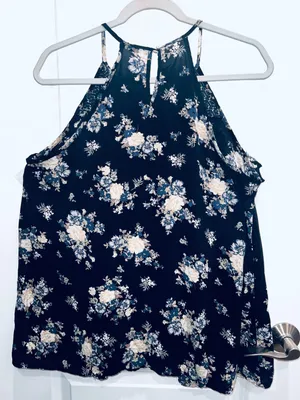 Torrid Women’s Ruffle Floral Halter Top Size 0 Large thumbnail 4