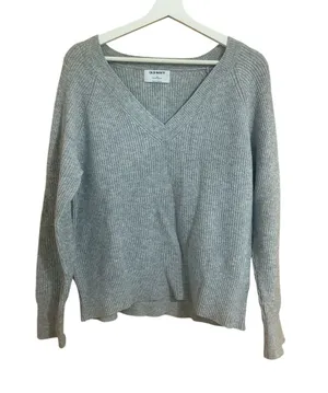 Old Navy Size XS Grey V-Neck Sweater thumbnail 1