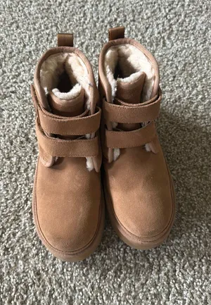 UGG Boots thumbnail 1