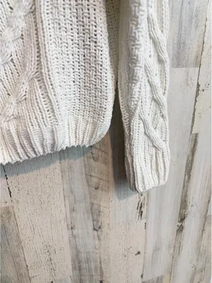 Aeropostale Women’s Medium White Chenille Cable Knit Sweater thumbnail 11