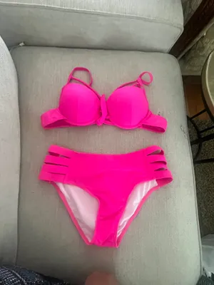 Make a splash with this vibrant pink bikini set. Perfect for a day at the beach or lounging by the pool. thumbnail 2