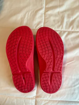 oofos slide Red Size 8 thumbnail 2