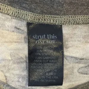Strut This Women’s Faded Camouflage Short-sleeve T-Shirt (One Size) thumbnail 4