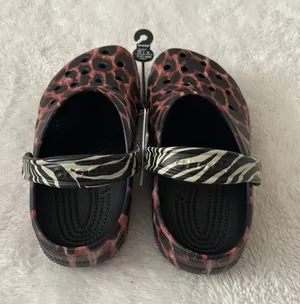 Crocs (NWT) Classic Animal Remix Clogs in Black Multi Animal, Size: 7 thumbnail 9