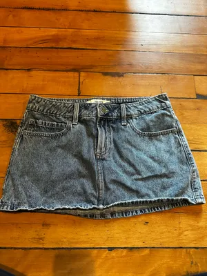 Hollister Low-Rise Mini Skirt thumbnail 2