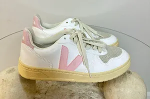 VEJA V-10 CWL Vegan Leather Sneaker in White/Petale Pink Size EU 37/US 6 thumbnail 5