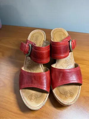 Born Red Leather Slip On Wedge Heel Sandal Gold Buckle Detail Comfort‎ 9/40.5 thumbnail 4