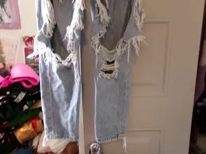 American Eagle Outfitters mom jean ripped distressed denim in light wash blue size 2. thumbnail 4