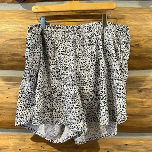 Old Navy Active Shorts thumbnail 1