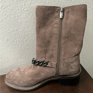 Vince Camuto Keshilla Boots Women's 7.5 Mid Calf Brown Suede Chain Trim Lug Sole thumbnail 9