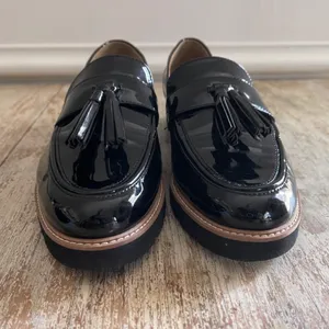 Women’s Carolynn Black Patent Lug Sole Loafers Tassels Size 10 thumbnail 3