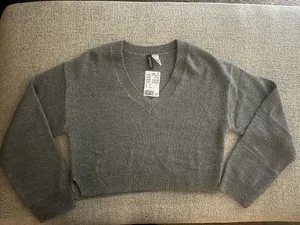 H&M Cropped Sweater thumbnail 1