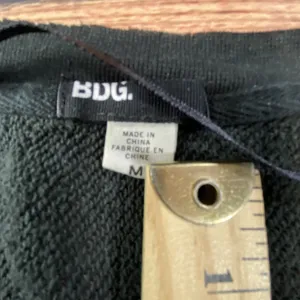 BDG Urban Outfitters Women’s Sweatshirt Sweater Size M 90s Style Distressed edge thumbnail 5