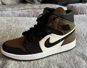 Nike Air Jordan 1 Mid thumbnail 1