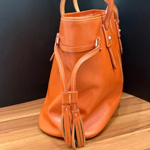 Authentic Dooney & Bourke Davis Tassel Orange Saffiano Leather Large Tote Bag thumbnail 2