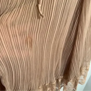 Women's‎ Pleated Blouse Long Sleeve Tan Brown Lace Hem Reversible Tie Closure thumbnail 9