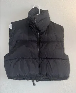 Cropped Puffer Vest Amazon thumbnail 1