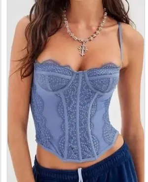 Urban Outfitters thumbnail 1