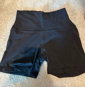 Aritzia Golden Butter Biker Shorts thumbnail 1